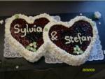 Sahneherzen zur Hochzeit mit Brombeeren und Himbeeren