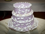 Hochzeitstorte mit lila Fondant