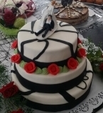 Hochzeitstorte mit Fondant berzogen und Rosen